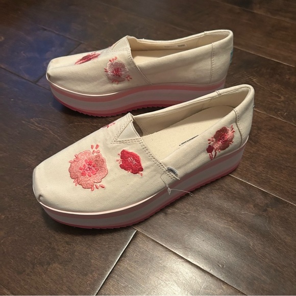 Toms size 8 Alpargata wedge heel pink poppie shoes. Excellent condition. - Picture 4 of 7